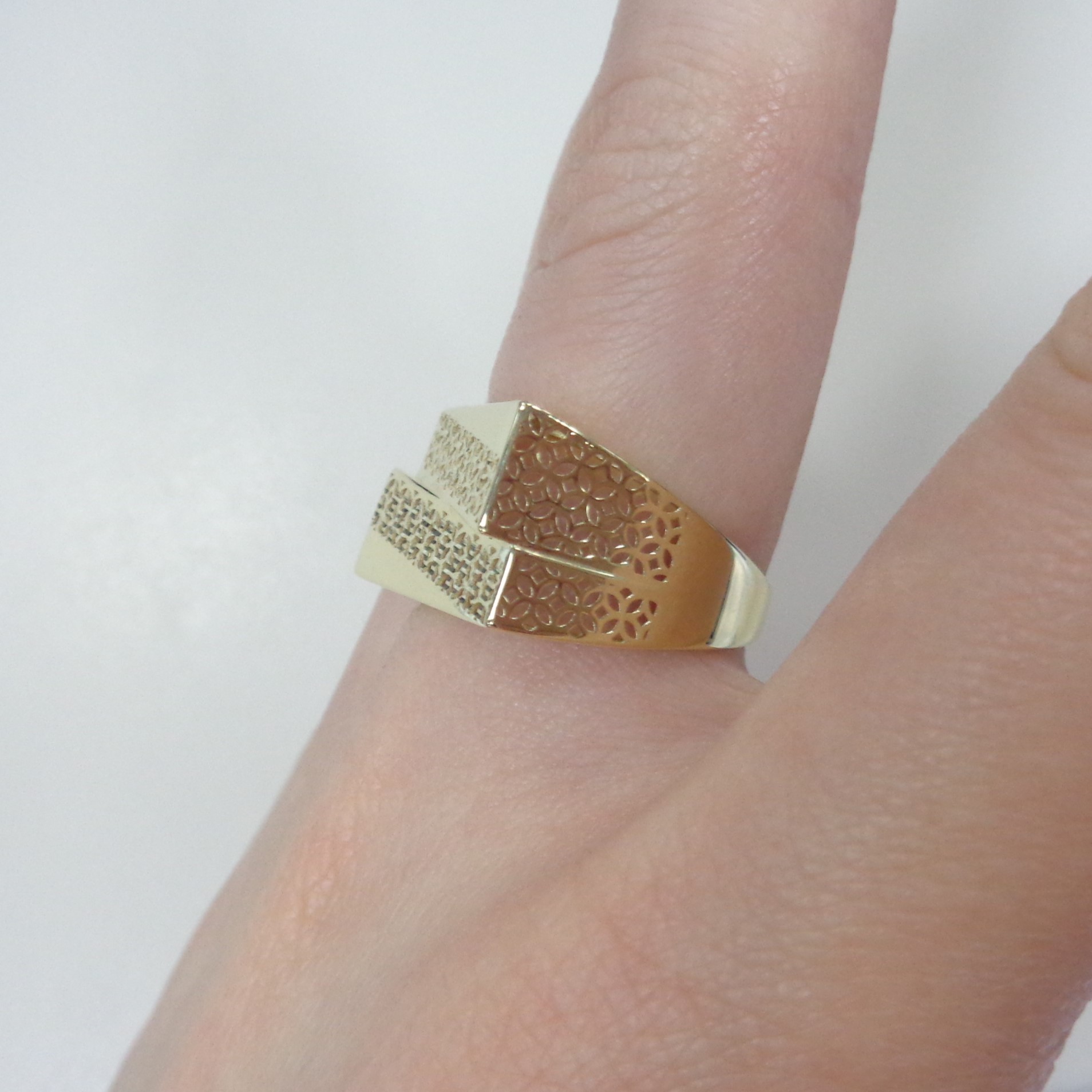 Кольцо из желтого золота